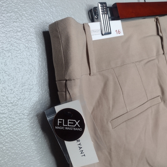 Lane Bryant Women's High Rise Straight Pants 16 Biege Power Pockets Work A24 - Picture 3 of 7